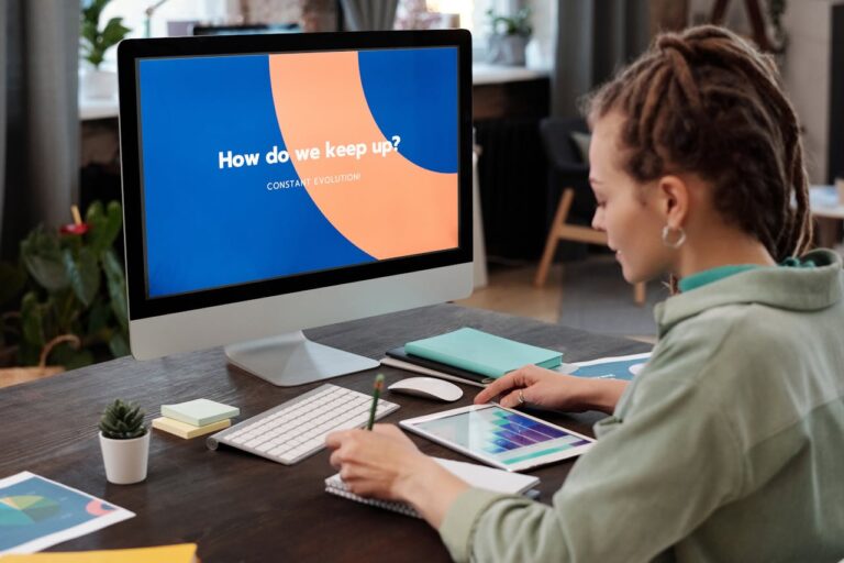 Woman in front of the Computer